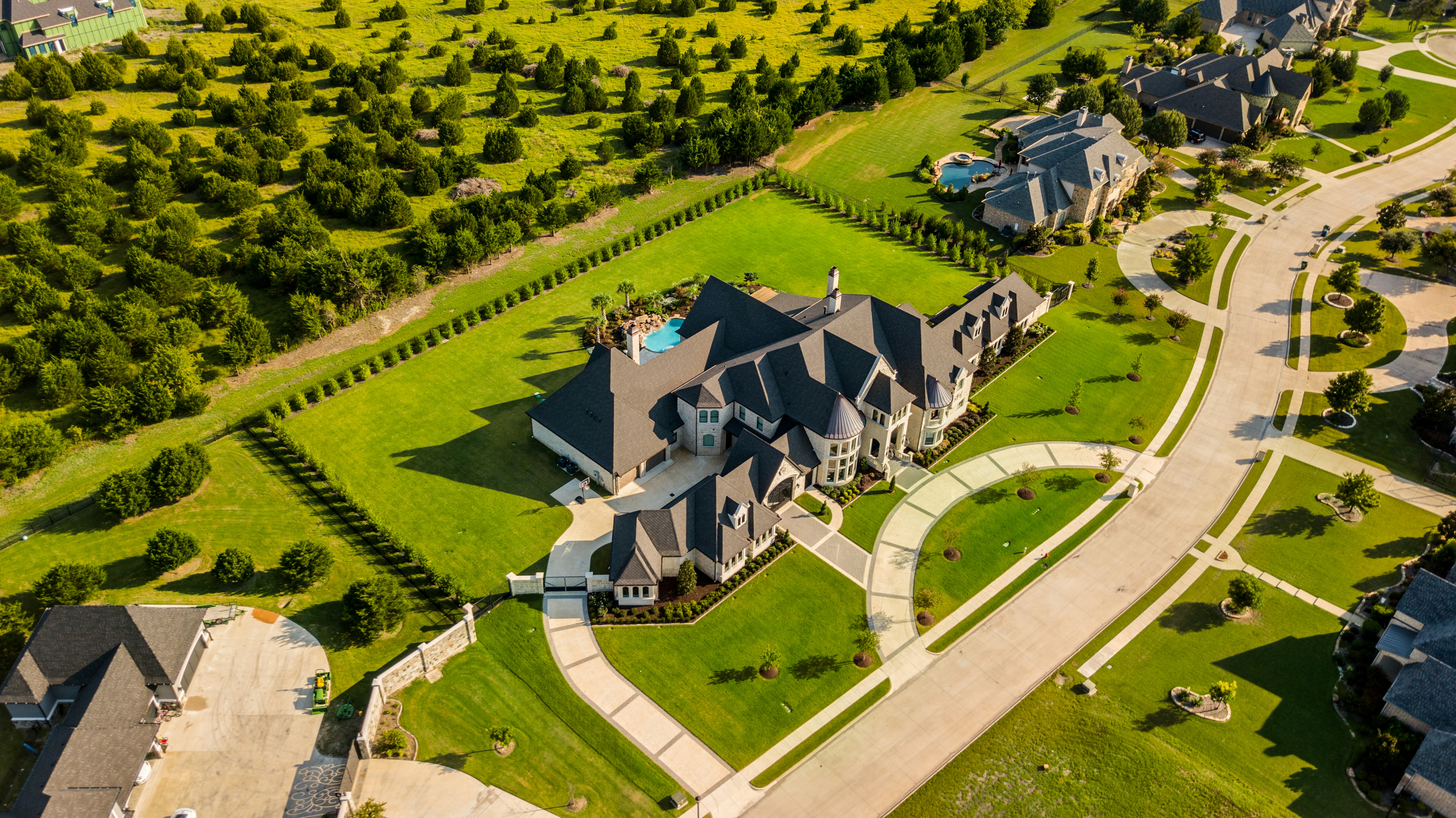 Luxury Living at Its Finest: A Grand Estate Surrounded by Serenity